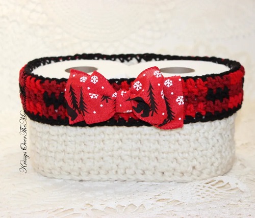 Crocheted Oval Basket With Plaid Edging