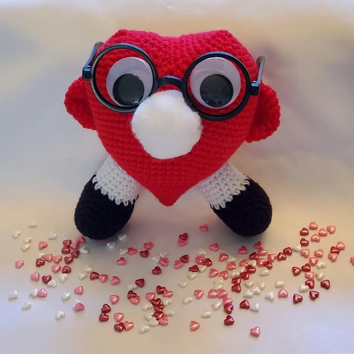 Heart Eyeglass Holding Station Crochet Pattern