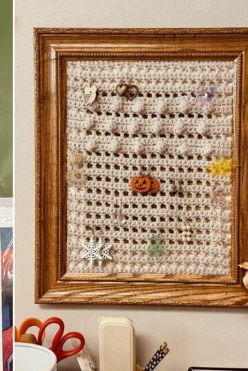 10 Crochet Earring Holder Free Patterns