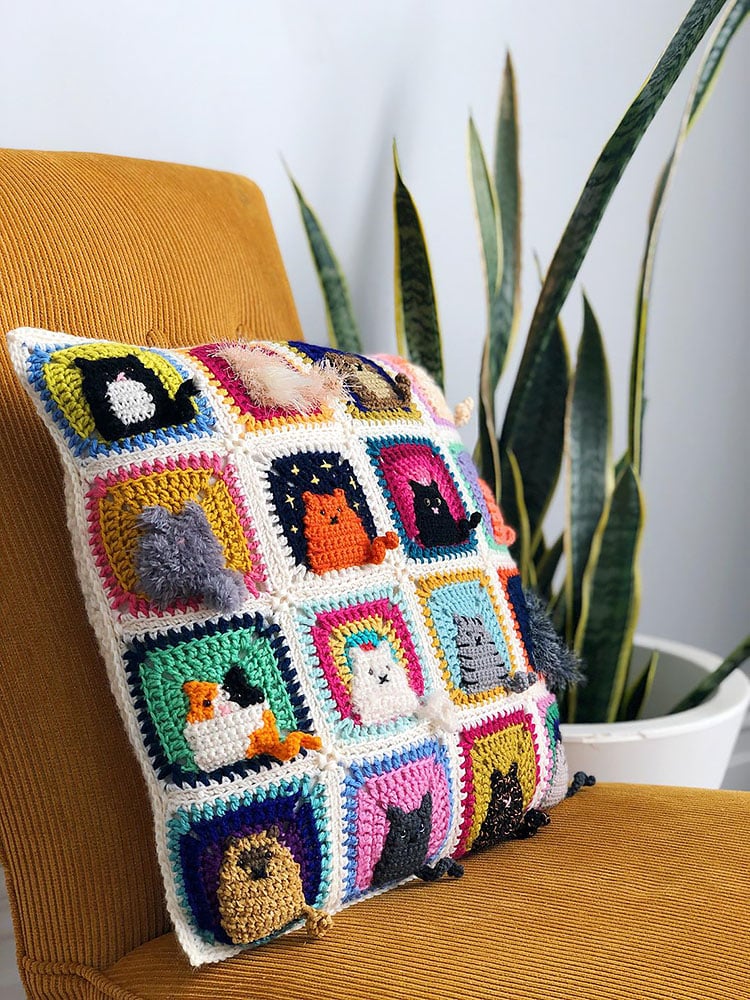 MANY CATS SQUARE PILLOW