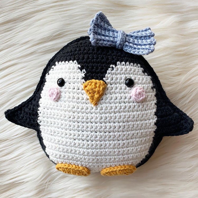 PENGUIN CUSHION