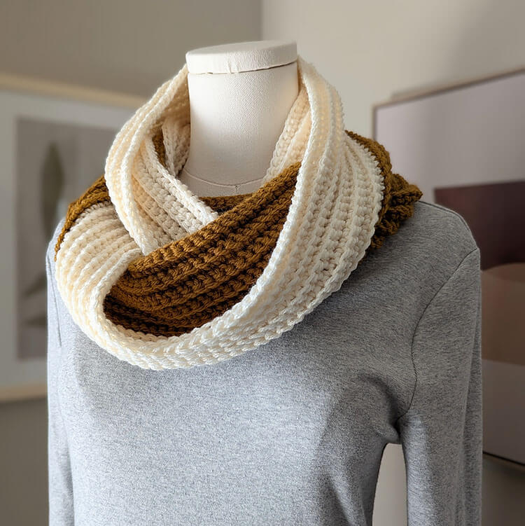 Easy Infinity Scarf Side View Crochet Pattern