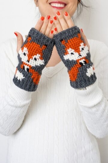 12 Free Crochet Patterns for Cozy Wrist Warmers - Crochet Delight
