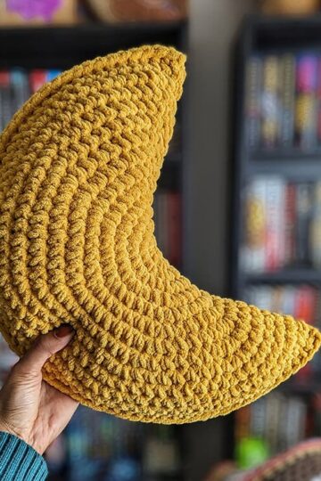 Moon Pillow Free Crochet Pattern