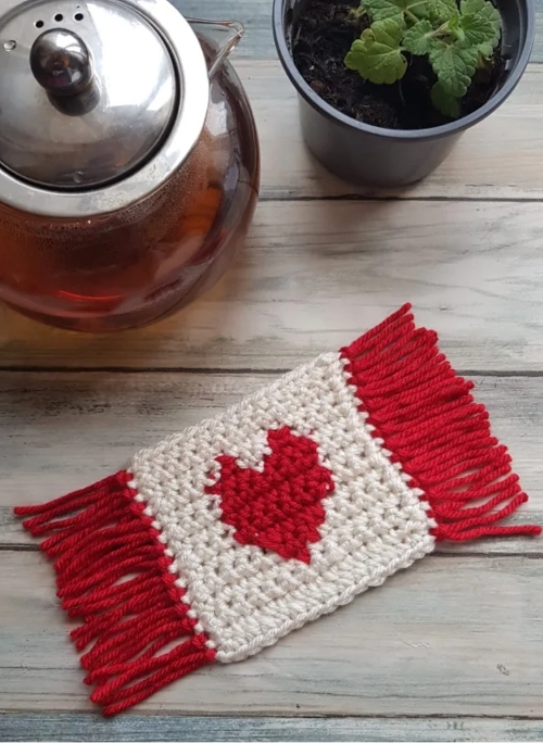 DIY Crochet Heart Mug Rug