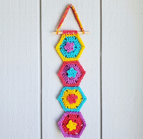 Easy and Cute Crochet Floral Wall Hanging Pattern