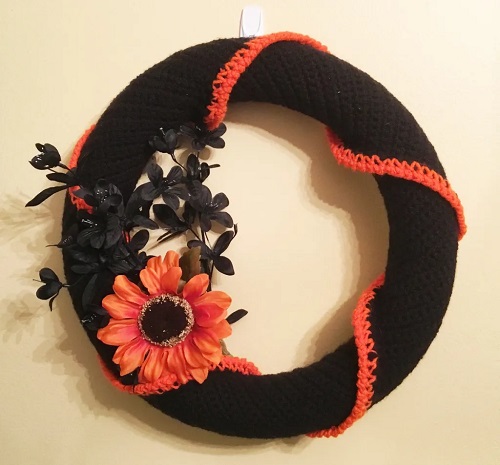 Simple to Crochet Halloween Wreath