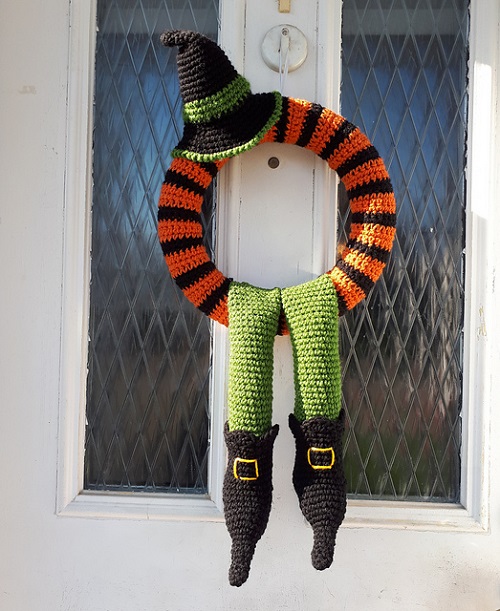 DIY Halloween Wreath Crochet Ideas 3