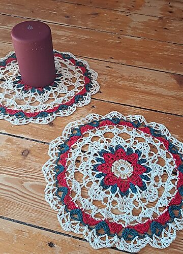 7 Poinsettia Doily Free Crochet Patterns and Ideas - Crocht