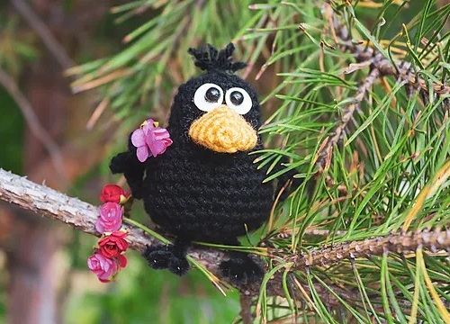 Lovely Crochet Crow