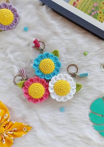 11 Free Floral Keychain Crochet Patterns