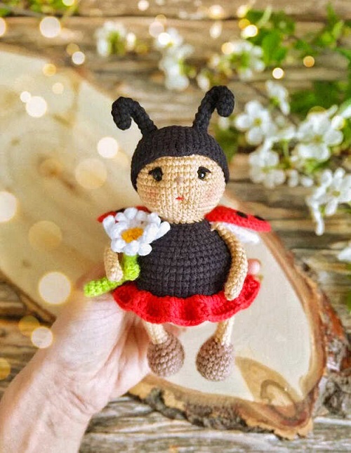 Amigurumi Crochet Ladybug with Flower