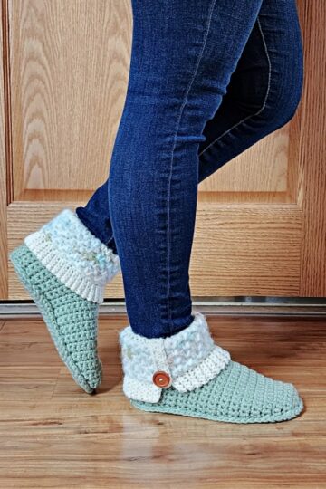 12 Free Winter Shoe Crochet Patterns