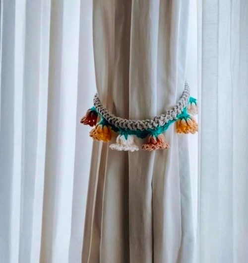 Beginner-Friendly Curtain Holder