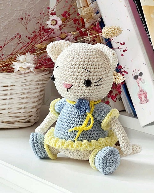 Aurora the Cat Crochet Amigurumi