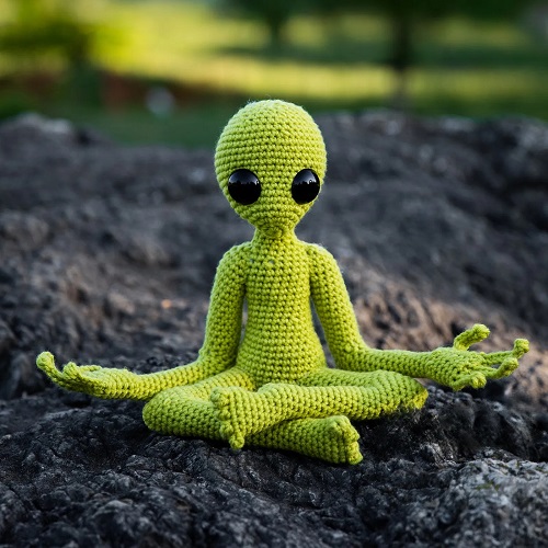 Medium Sitting Alien