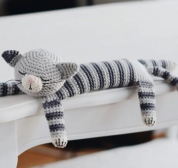 15 Crochet Sleeping Cat Free Patterns
