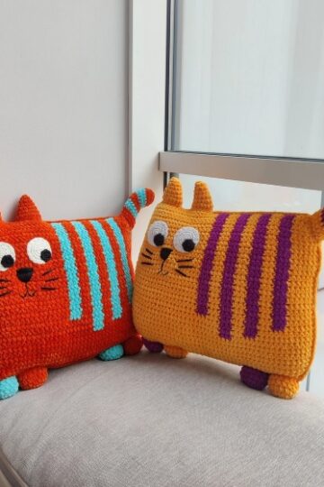 15 Cat Pillow Free Crochet Patterns